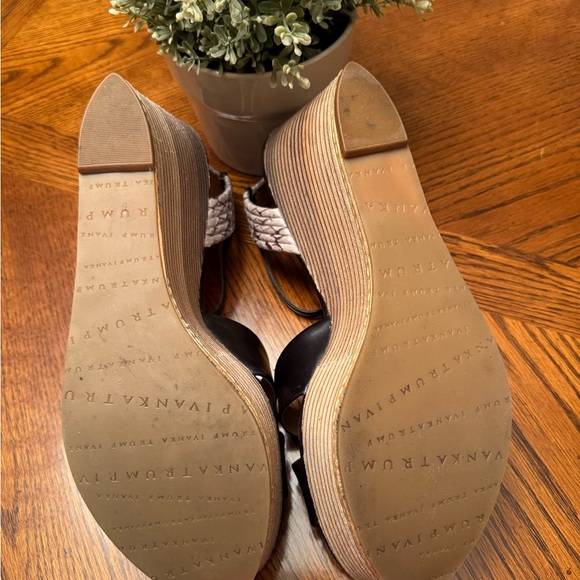 Ivanka Trump Black Wedge Sandals with Open Toe and Platform - Picture 7 of 9